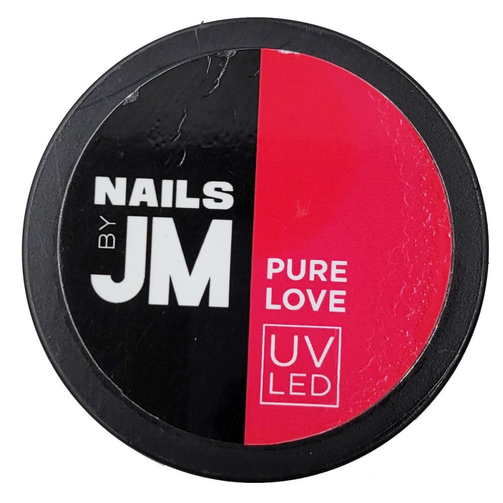 Contenant rond avec couvercle noir. Inscription : NAILS BY JM, Pure Love, UV LED. Fond rouge et noir.