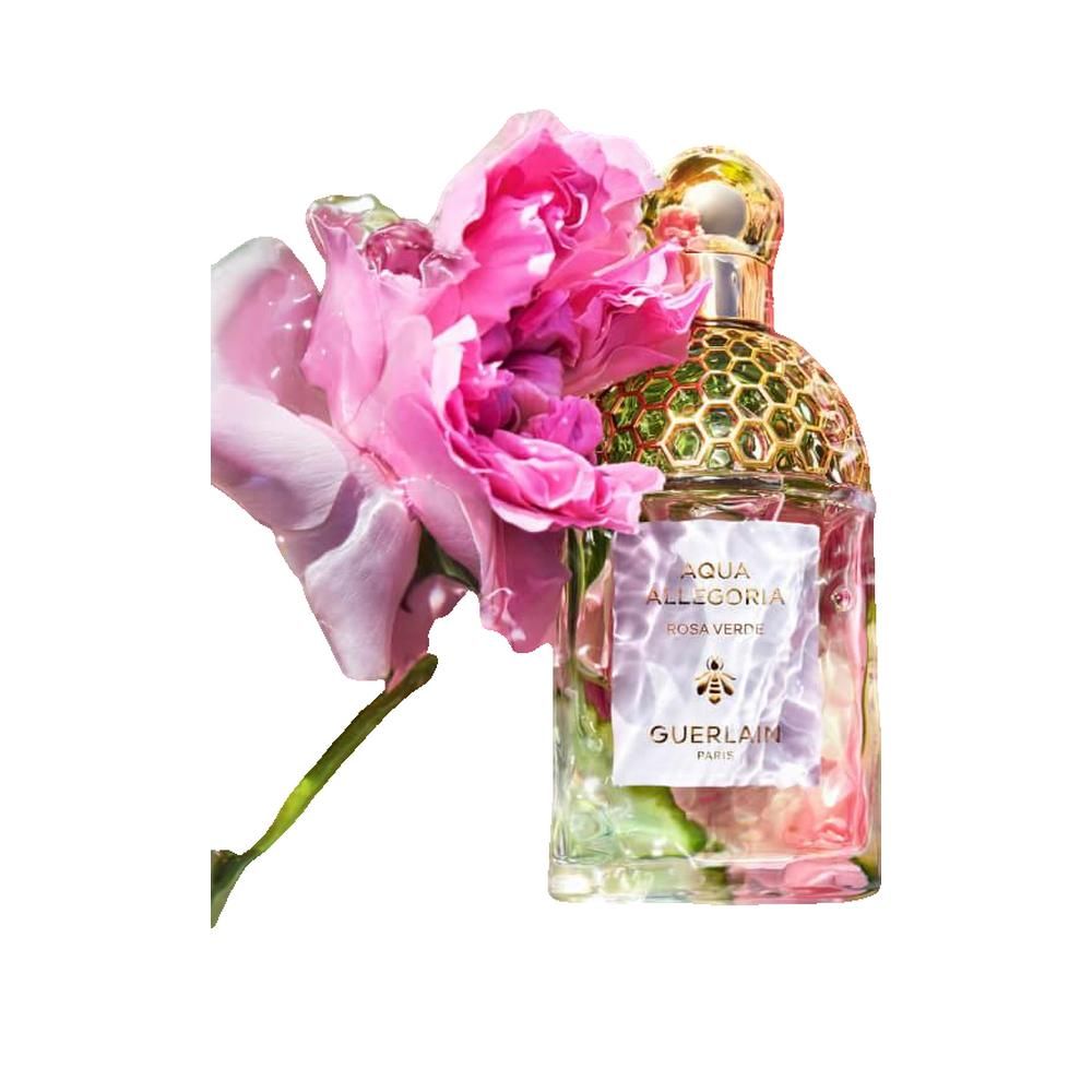 Parfumfles met roze bloemen. Opschrift: Aqua Allegoria Rosa Verde, Guerlain.