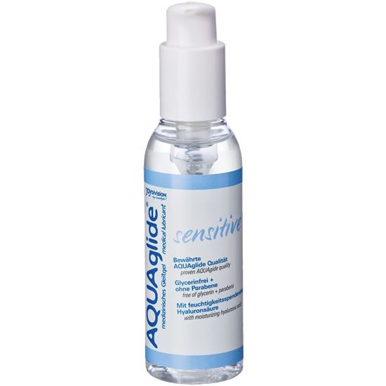Transparante fles met witte pomp. Opschrift AQUAglide Sensitive. Blauwe band met tekst.