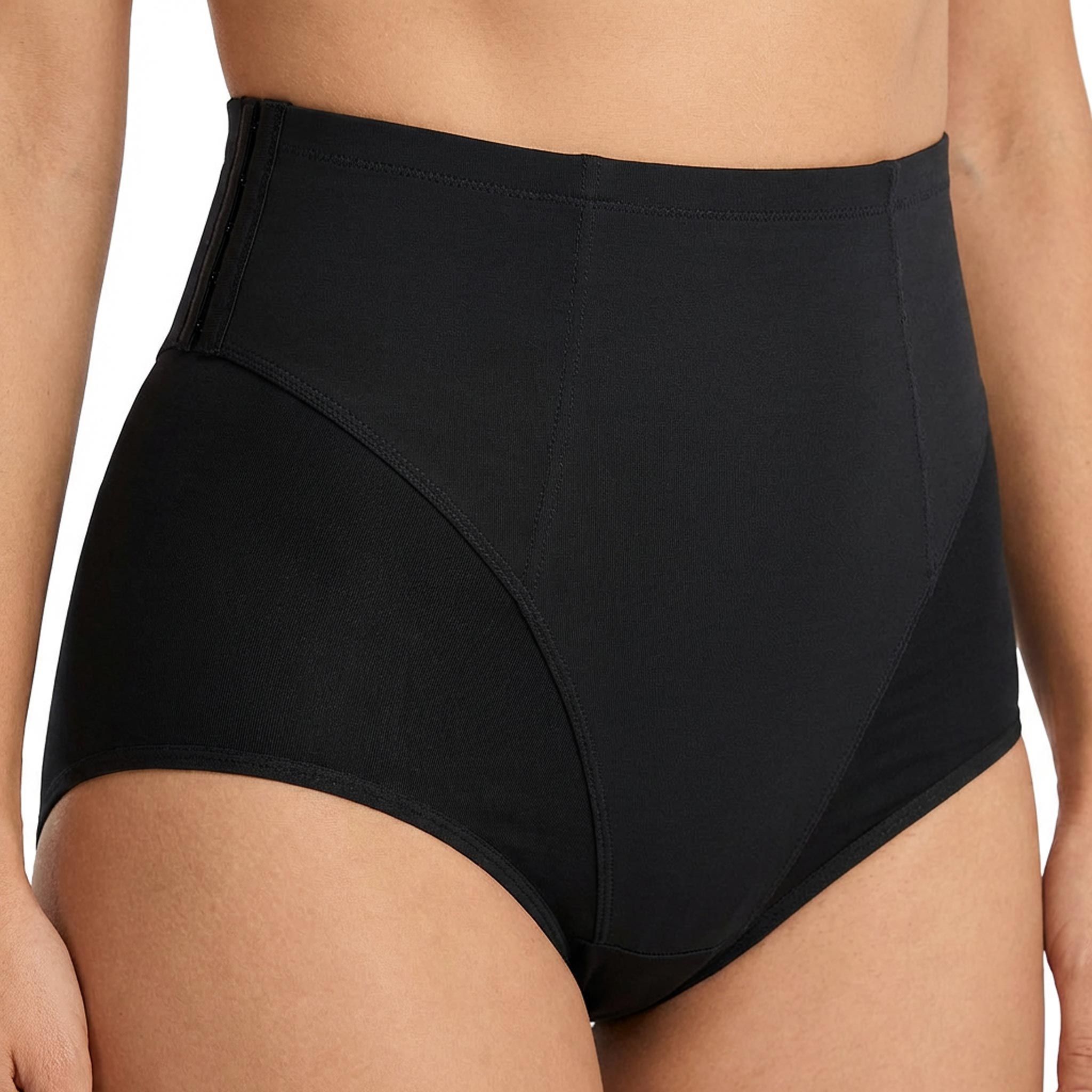 Gaine noire taille haute, empiècements latéraux. Femme, de face, taille et ventre visibles.