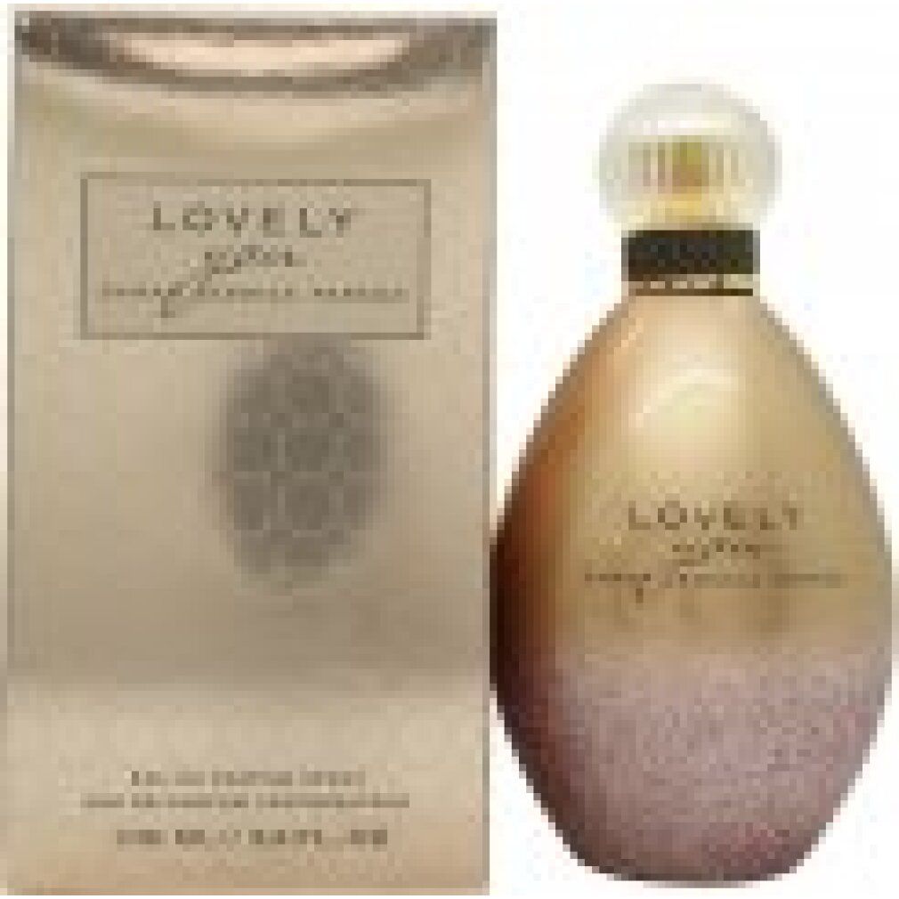 Parfumfles en doos. Peer-vormige fles, goudkleurig met glitter. Gouden doos met productnaam. Tekst: Lovely You, Sarah Jessica Parker.