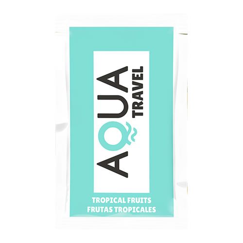 Emballage avec logo AQUA TRAVEL et texte "Tropical Fruits". Design turquoise et blanc. Emballage transparent.
