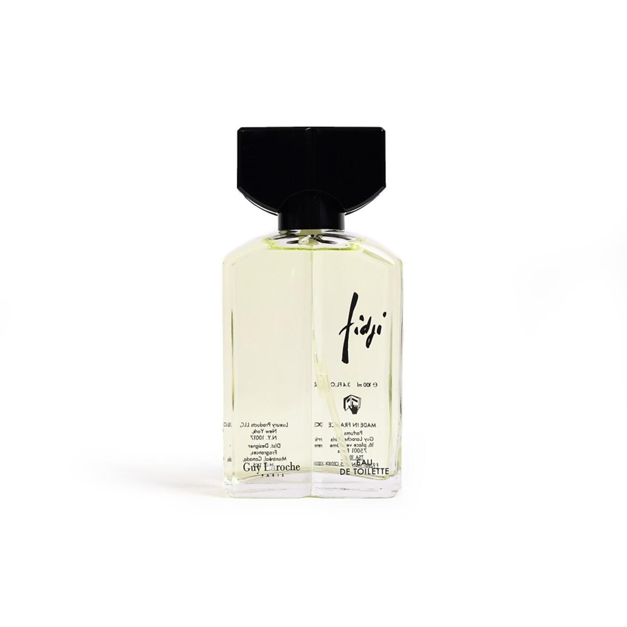 Fidji Eau de Toilette fles. Vierkante glazen fles met zwarte dop. Opschrift Fidji en andere informatie op de fles.