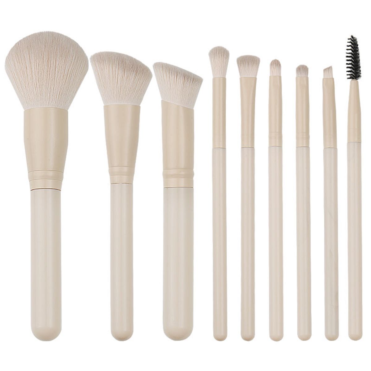 Ensemble de neuf pinceaux de maquillage avec manches crème et poils clairs, y compris une brosse.