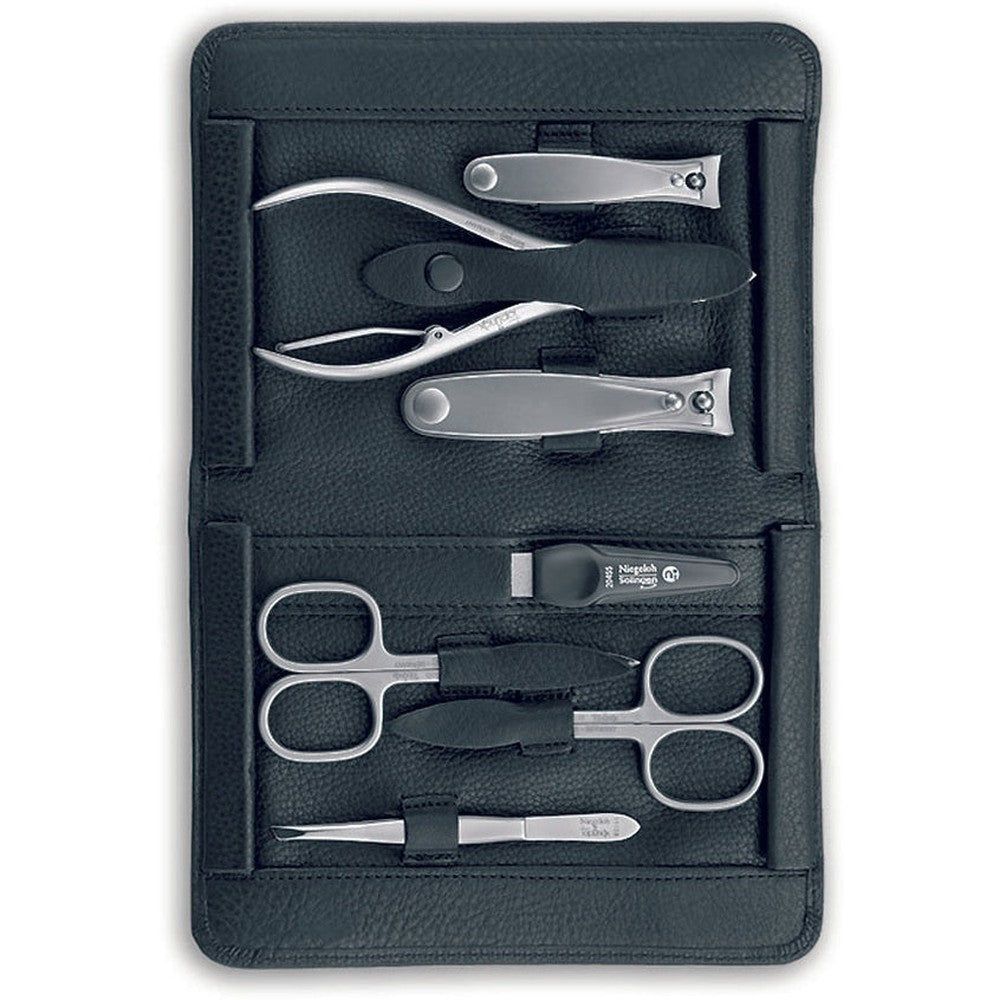 Étui en cuir noir avec set de manucure. Contient ciseaux à ongles, coupe-ongles, pince à épiler, lime à ongles et autres outils.