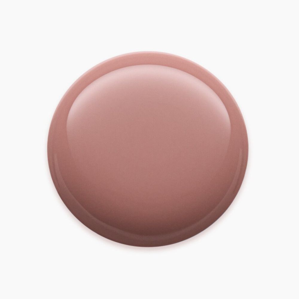 Een ronde, glanzende nagellak swatch in een matte roze tint.