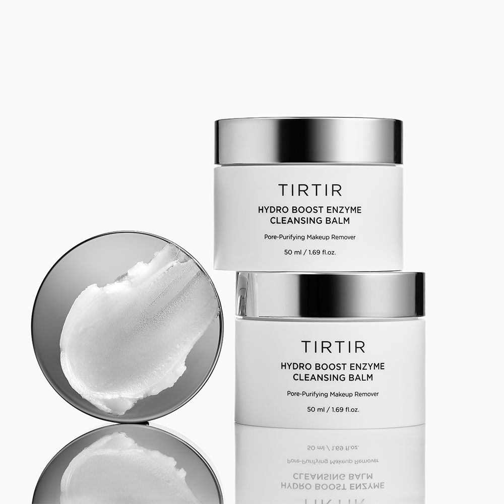 Deux pots de TIRTIR Hydro Boost Enzyme Cleansing Balm, un avec couvercle ouvert et échantillon de baume.