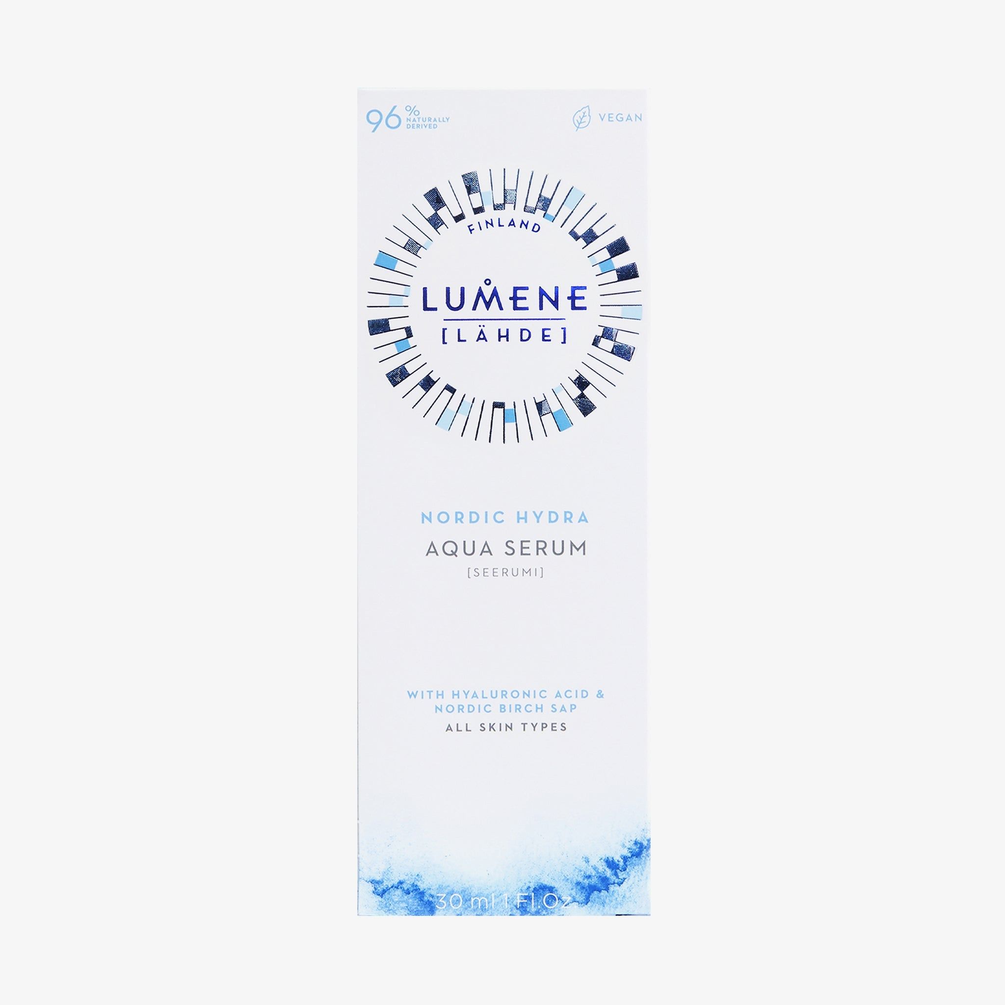 Emballage blanc, long, avec nom du produit et logo. Inscription : Lumene [LAHDE] Nordic Hydra Aqua Serum.