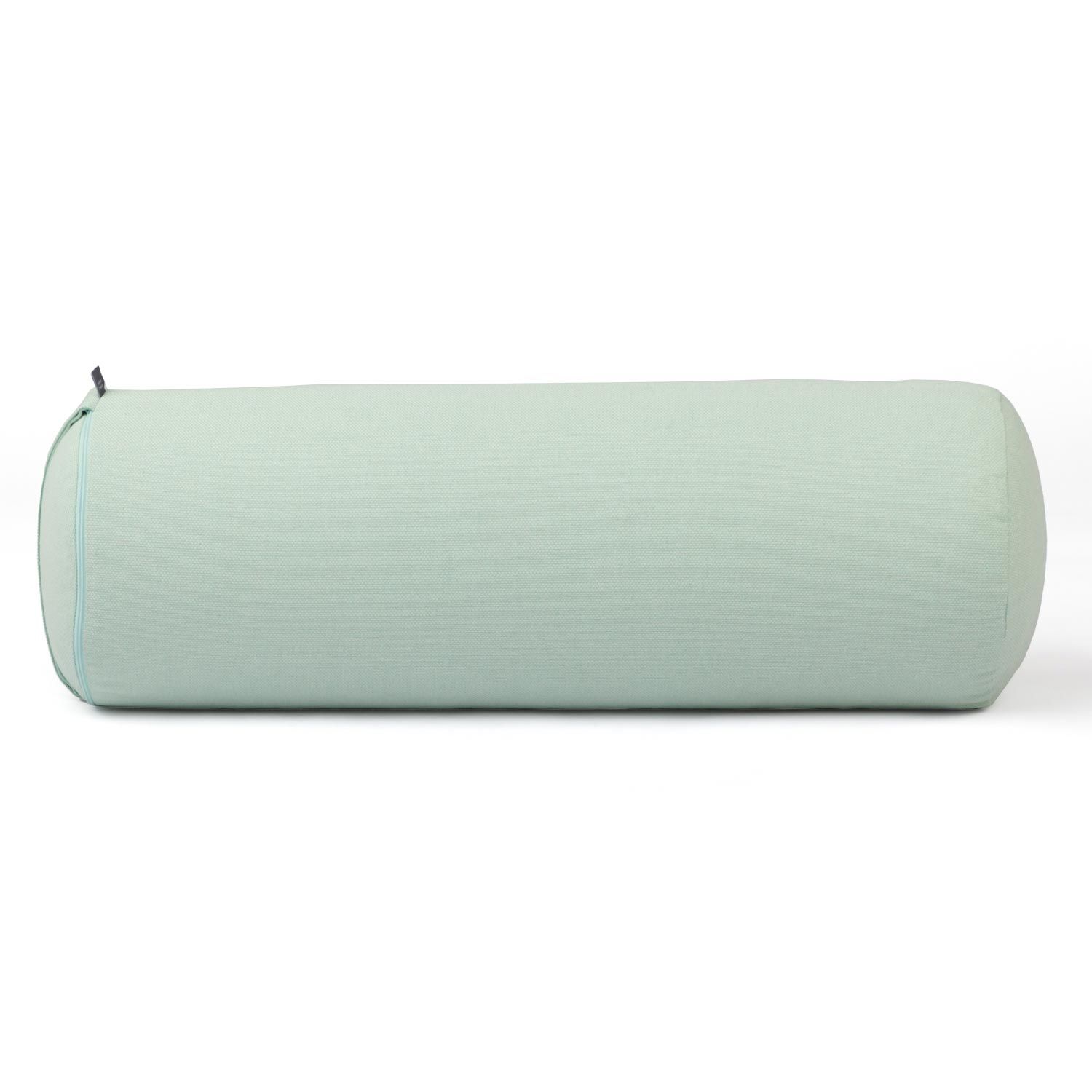 Cilindrisch yoga bolster in mintgroen. Afgeronde uiteinden. Stoffen hoes. Ritssluiting aan één uiteinde.