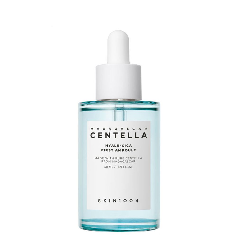 Sérum Hyalu-Cica First Ampoule en flacon de verre de 50ml avec bouchon pipette blanc.