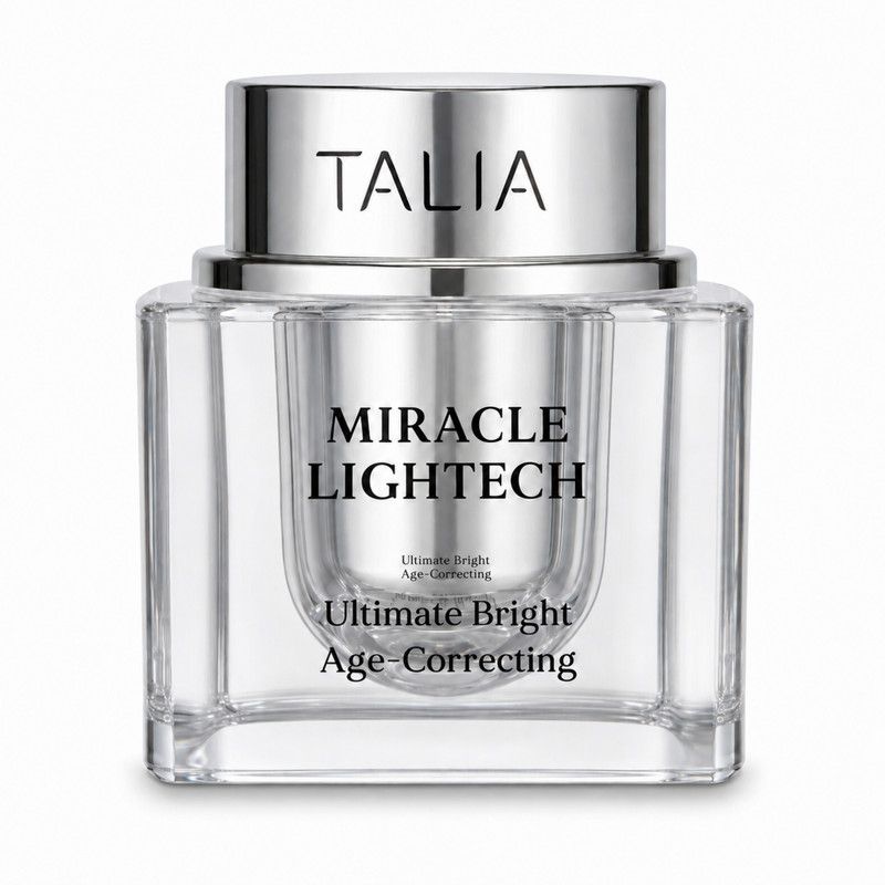 Vrouw brengt Talia Miracle Lighttech Age-Correcting crème aan. Toepassingsstappen 1-3.