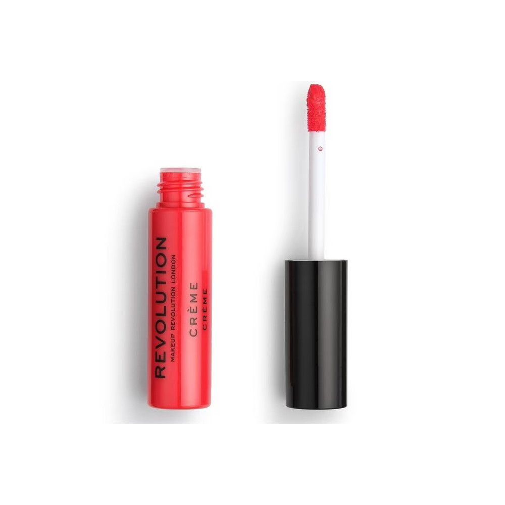 Rouge à lèvres crème rouge Makeup Revolution. Flacon et applicateur. Capuchon noir. Nom du produit et marque sur le flacon.