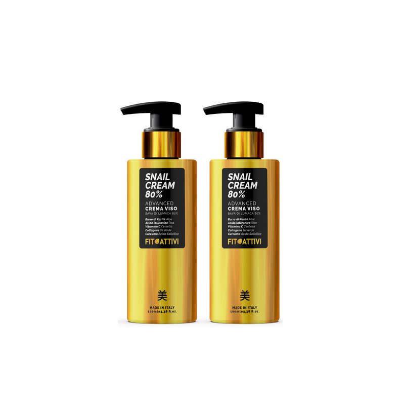 Twee goudkleurige flessen met zwarte pomp. Op de voorkant staat "SNAIL CREAM 80%". Daaronder "ADVANCED CREMA VISO".