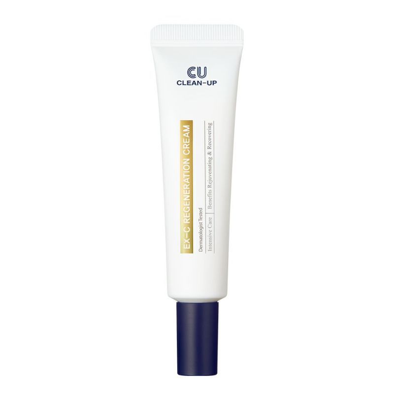 Witte tube met blauwe dop. Opschrift: CU CLEAN-UP, EX-C REGENERATION CREAM.