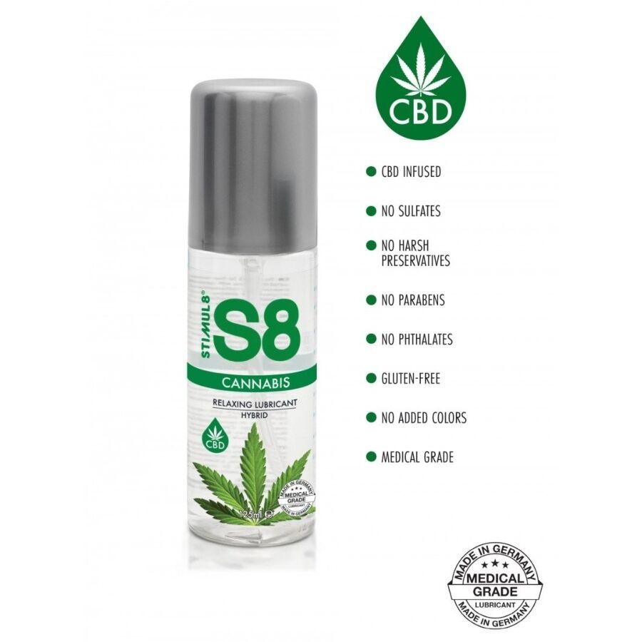 Cilindrische fles met zilveren dop. Opschrift: S8, Cannabis, CBD. Groen cannabisblad-logo. Made in Germany. Extra tekstuele informatie.