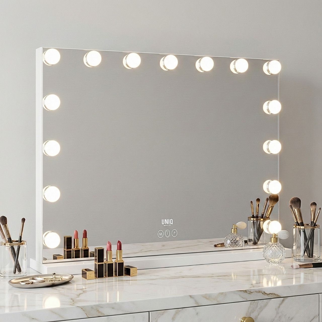 Miroir de maquillage Hollywood avec 15 lampes LED, cosmétiques et parfum.