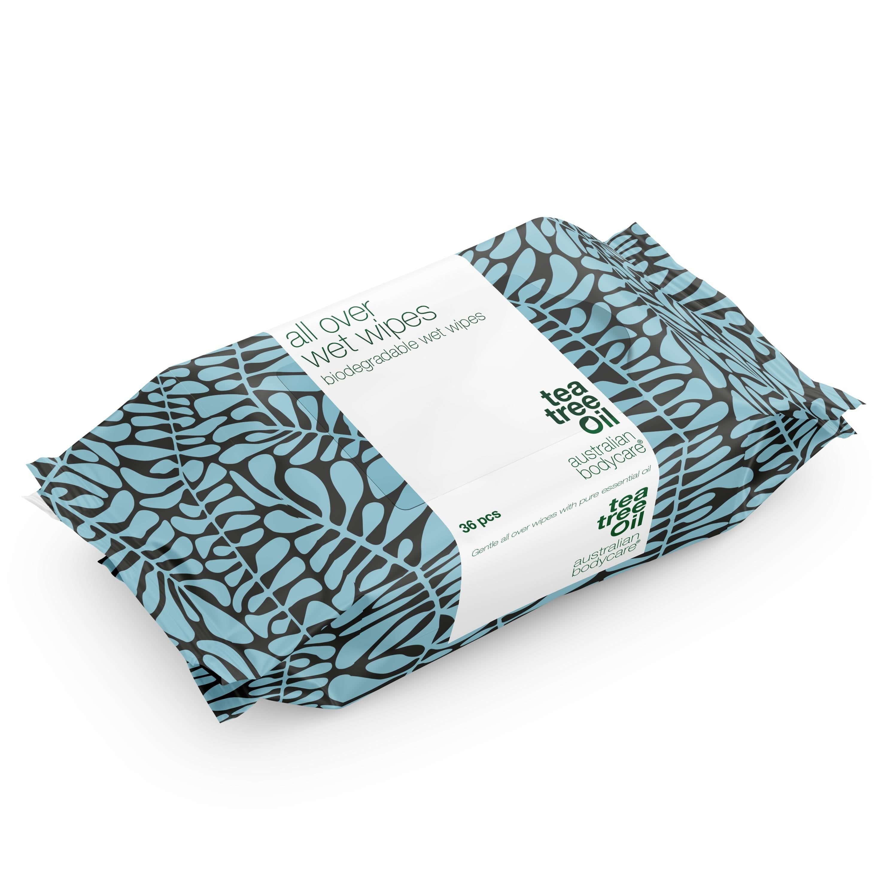 Paquet de lingettes humides au Tea Tree Oil, 36 pièces. Motif de feuilles bleues et noires. Étiquette blanche.