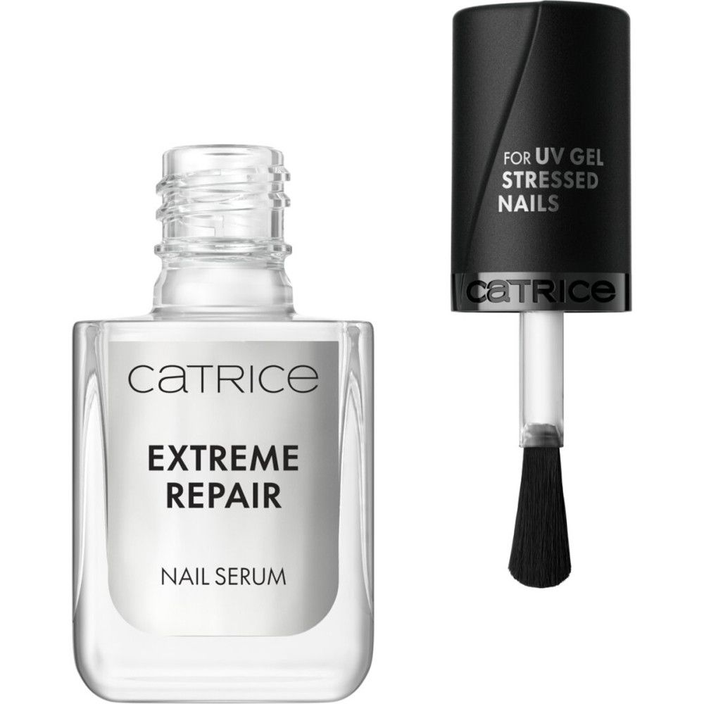 Catrice Extreme Repair Nail Serum. Transparante glazen fles met zwarte dop en borstel. Tekst: Extreme Repair, Nail Serum.
