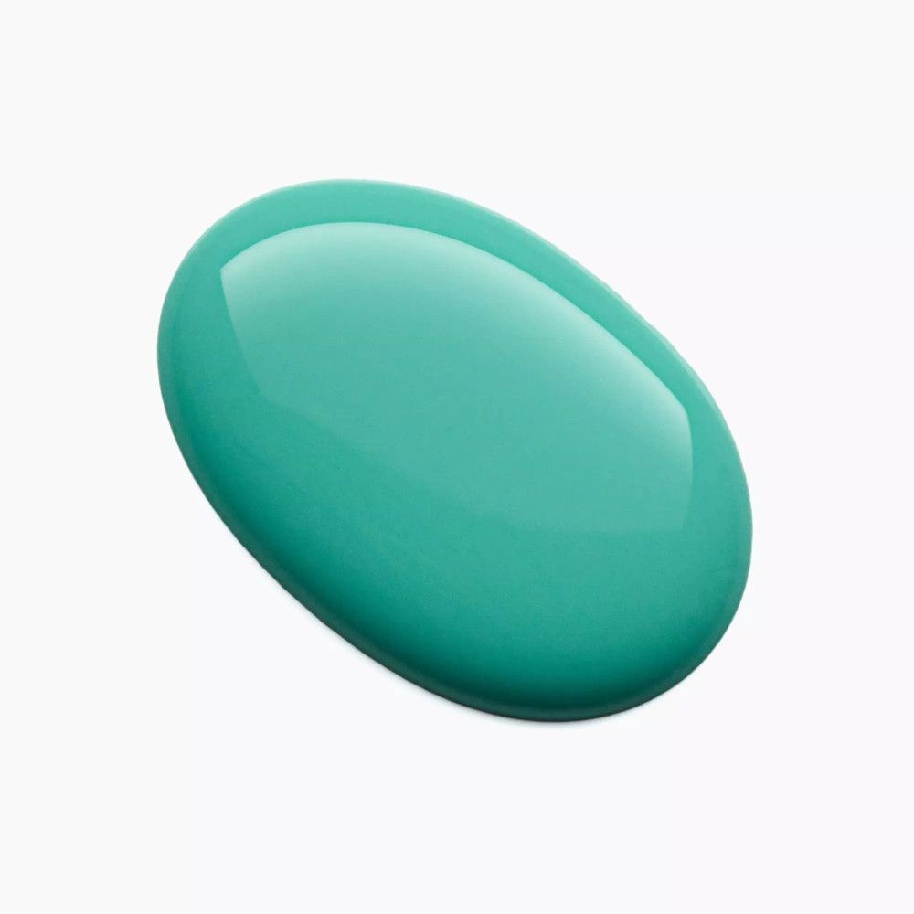 Une goutte ovale de vernis à ongles turquoise sur fond blanc.