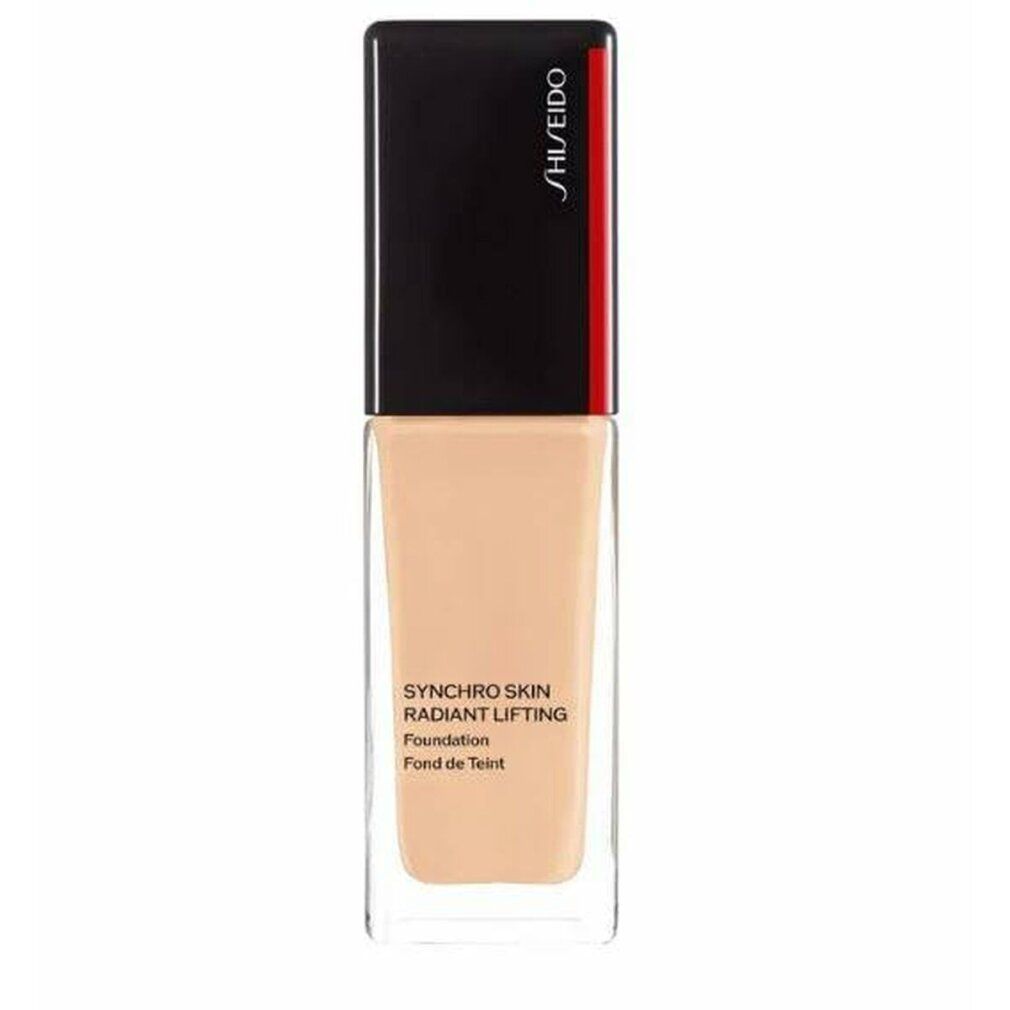 Flacon de fond de teint Shiseido Synchro Skin Radiant Lifting. Flacon rectangulaire en verre avec bouchon noir. Nom et marque visibles.