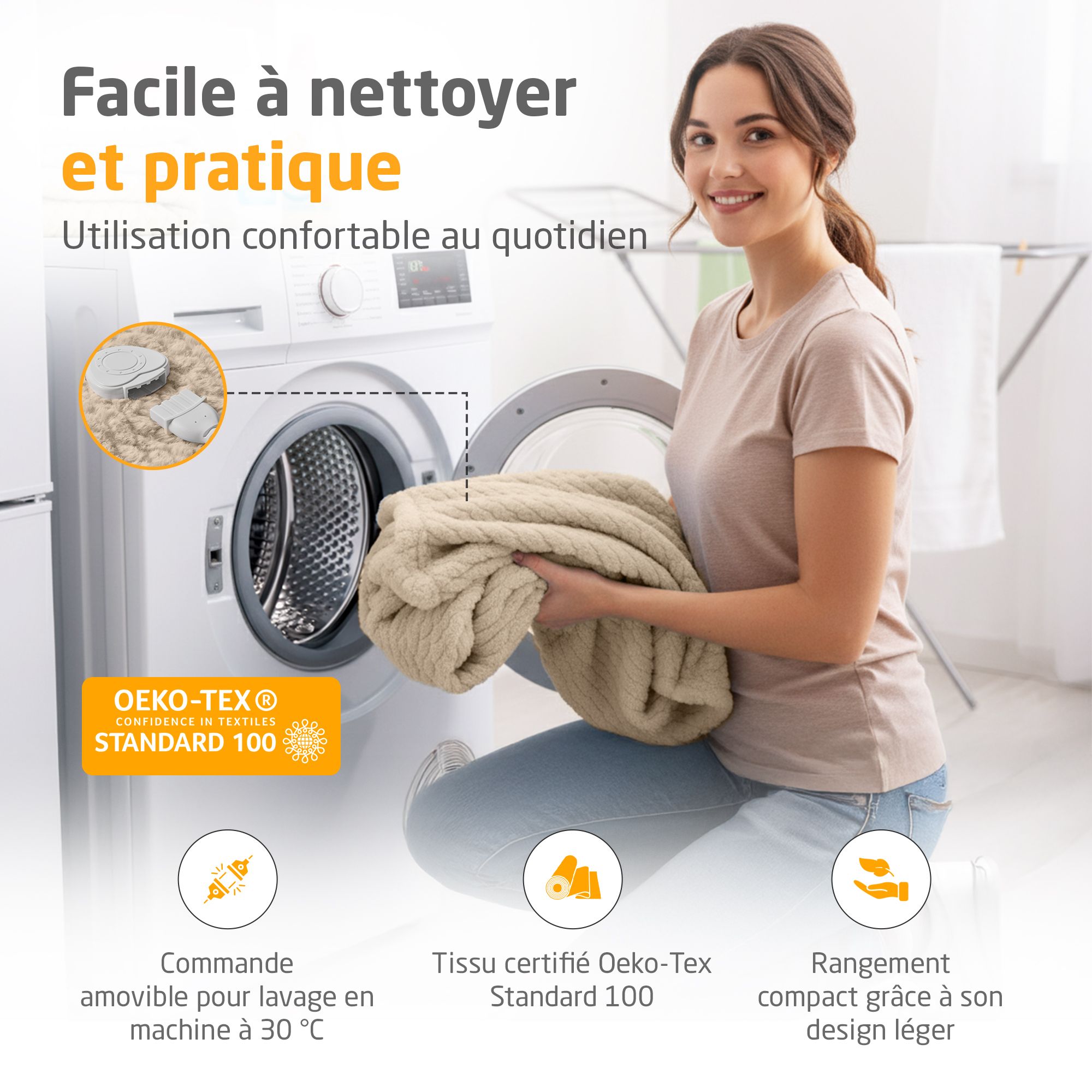 Femme sur canapé avec couverture chauffante. Couverture beige, intérieur blanc. Gros plans: surface, coutures. Texte: Surface ultra-douce.