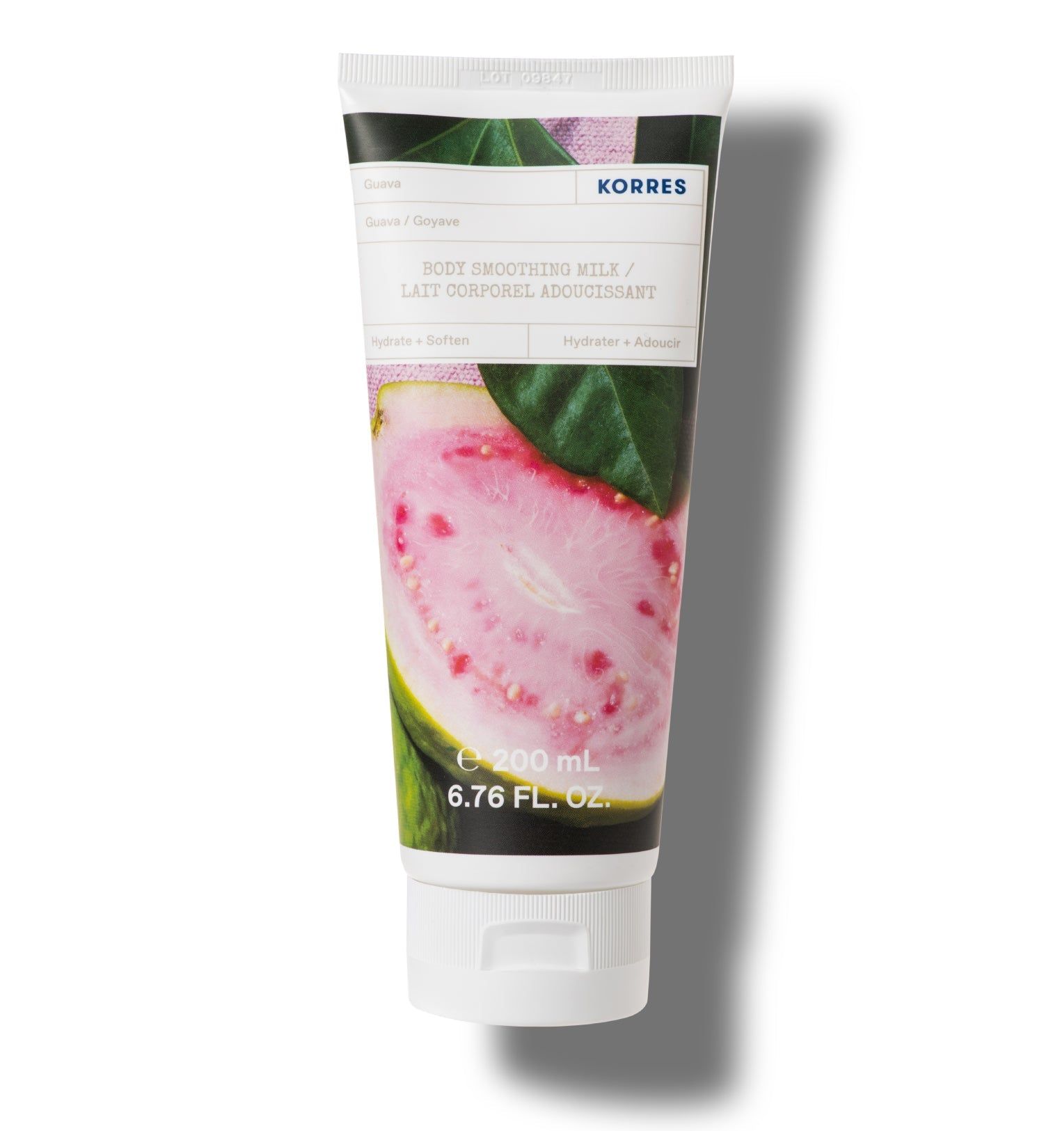 Tube de lait corporel avec motif de goyave. En haut : marque KORRES. Texte : Body Smoothing Milk. En bas : 200 ml. Tube blanc avec bouchon rabattable, ombre.