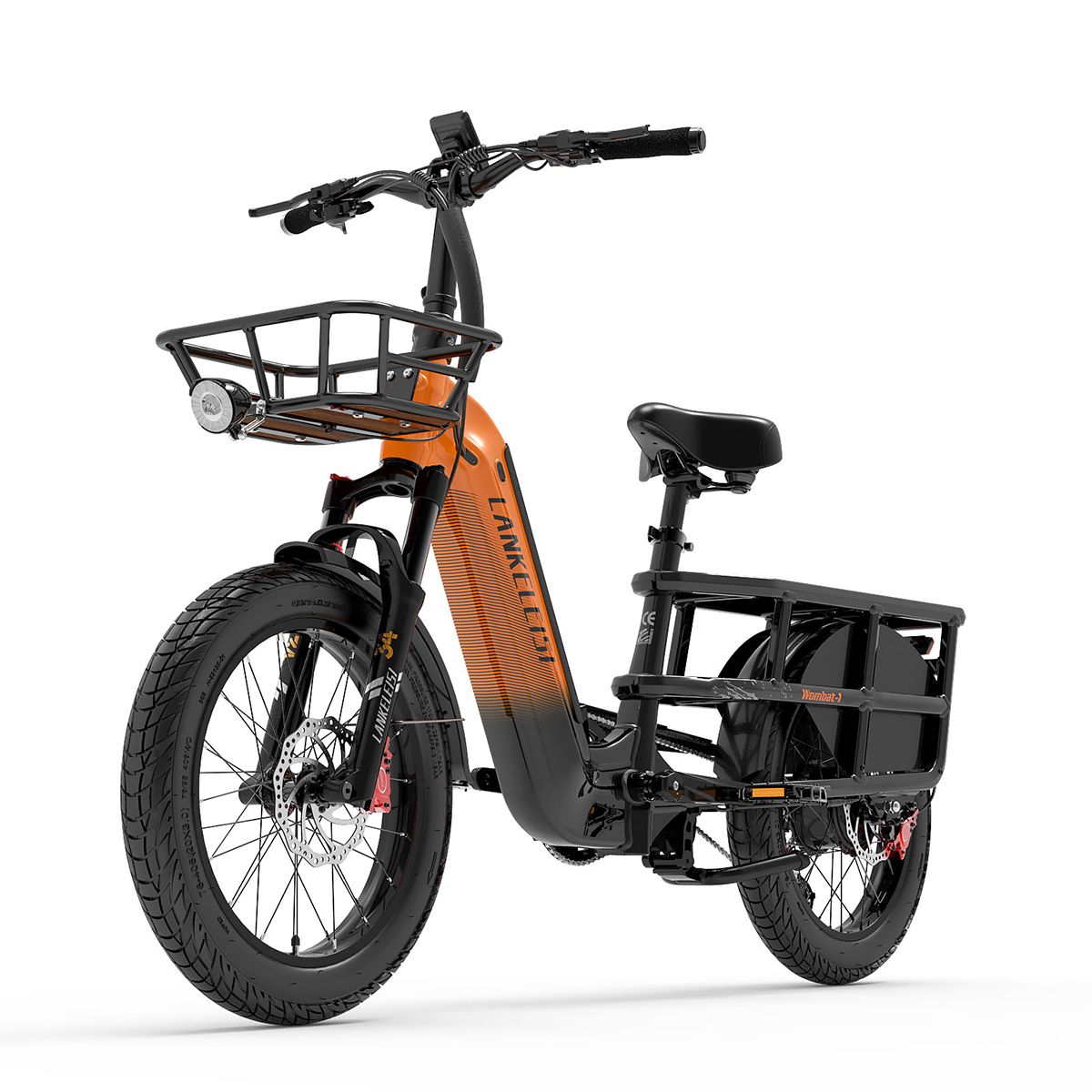 Oranje-zwarte elektrische bakfiets. Mand, koplamp, bagagerek. Merk Lankeleisi. Zwarte banden. Schijfremmen.