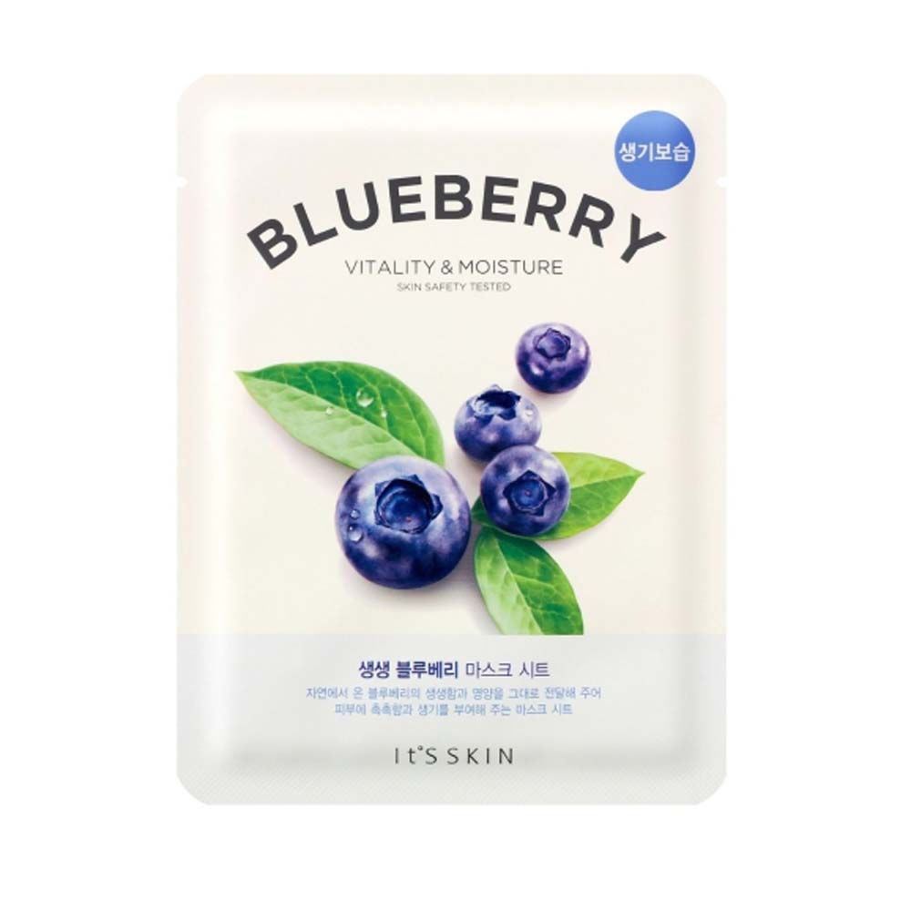 Gezichtsmasker met bosbessenmotief. Tekst: Blueberry, Vitality & Moisture, Skin Safety Tested. Merk: It's Skin.