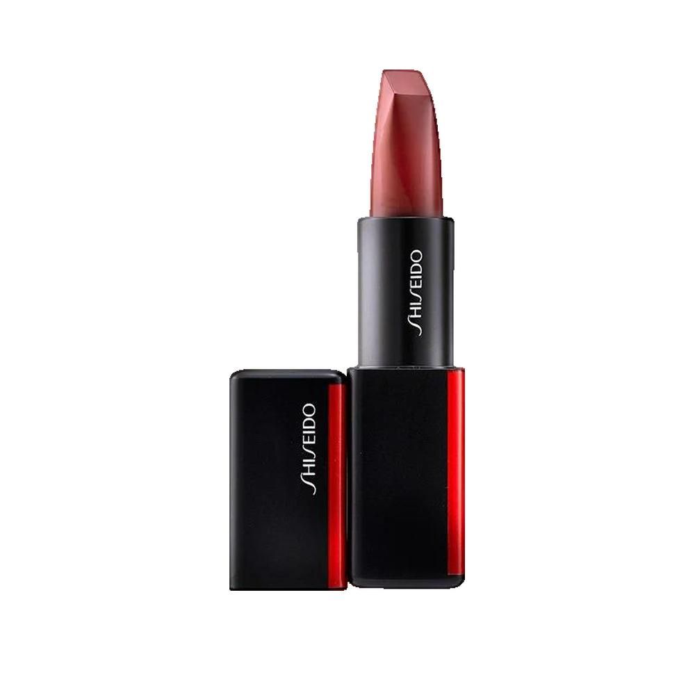 Rouge à lèvres rouge dans un étui noir. Logo SHISEIDO. Étui ouvert, bâton visible.