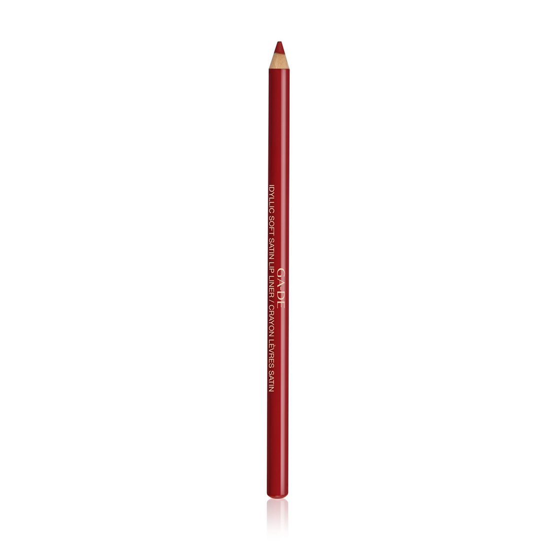 Crayon à lèvres rouge. Inscription: Ga-De Idyllic Soft Satin Lip Liner.