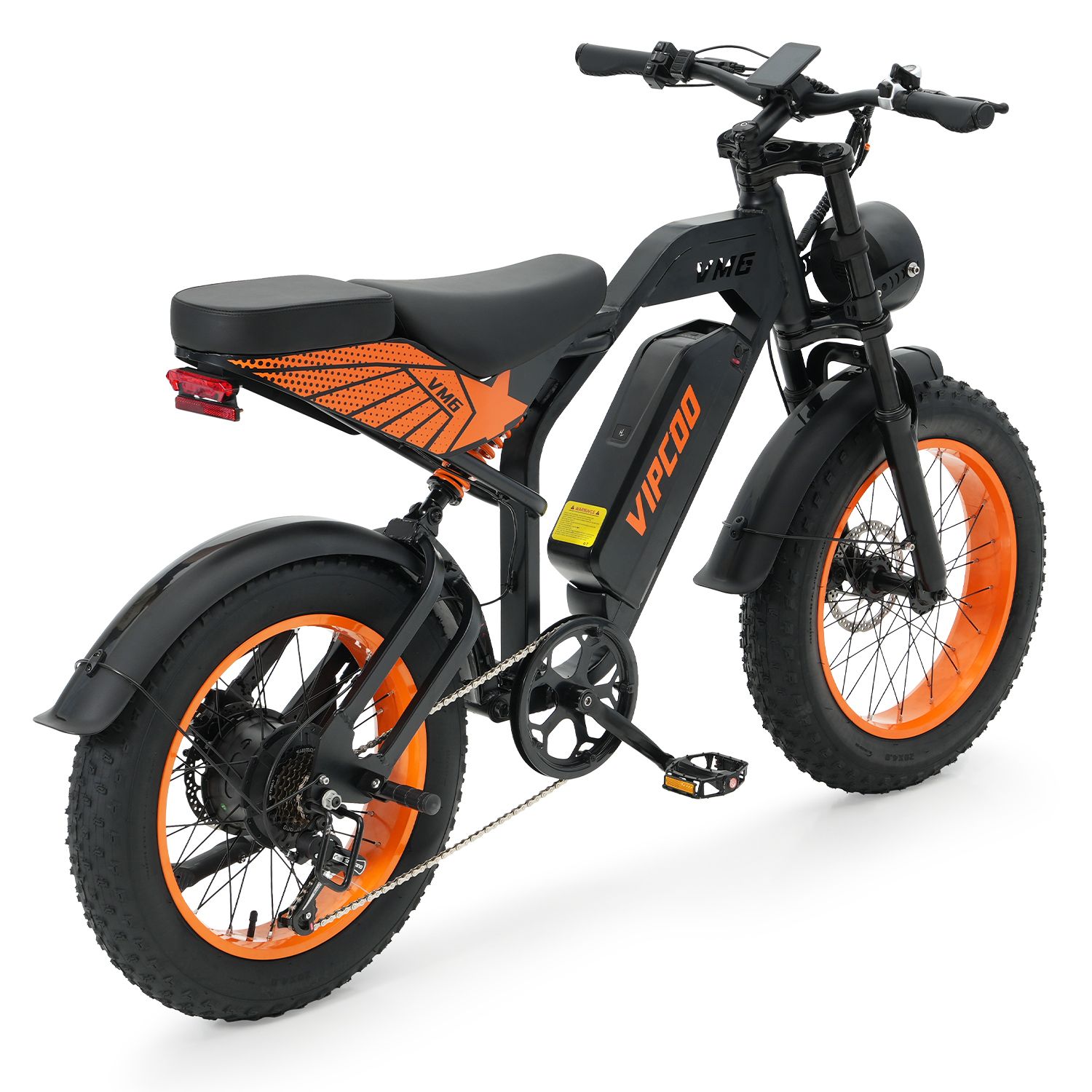 Zwarte e-bike met oranje velgen. VIPCOO staat op het frame. Model VM6.