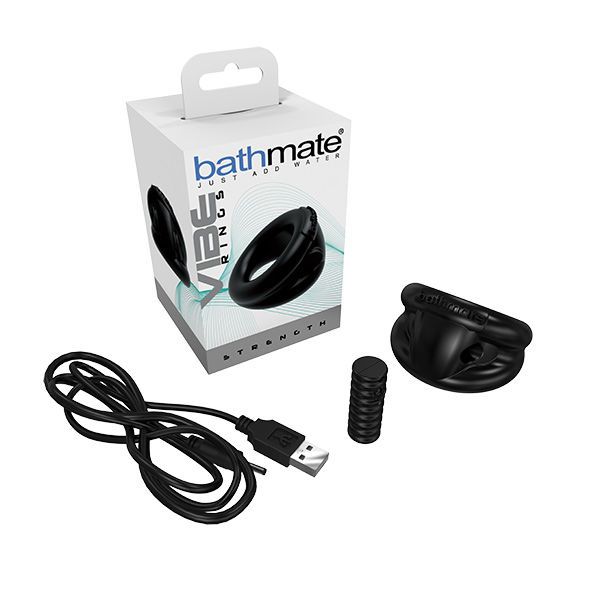 Productverpakking met penisring, cilindrisch element en USB-kabel. Opschrift "bathmate VIBE RING".