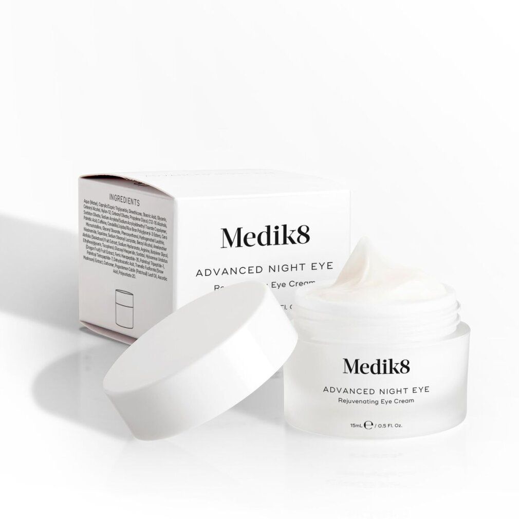 Pot blanc avec couvercle et Medik8 Advanced Night Eye. Texte: Rejuvenating Eye Cream. Crème visible.