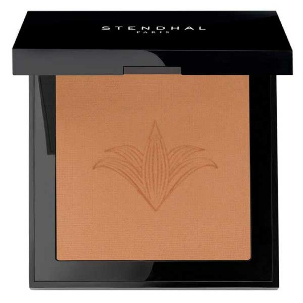 Poudre compacte Stendhal, couvercle noir. Forme carrée, couleur marron. Logo floral sur la poudre.
