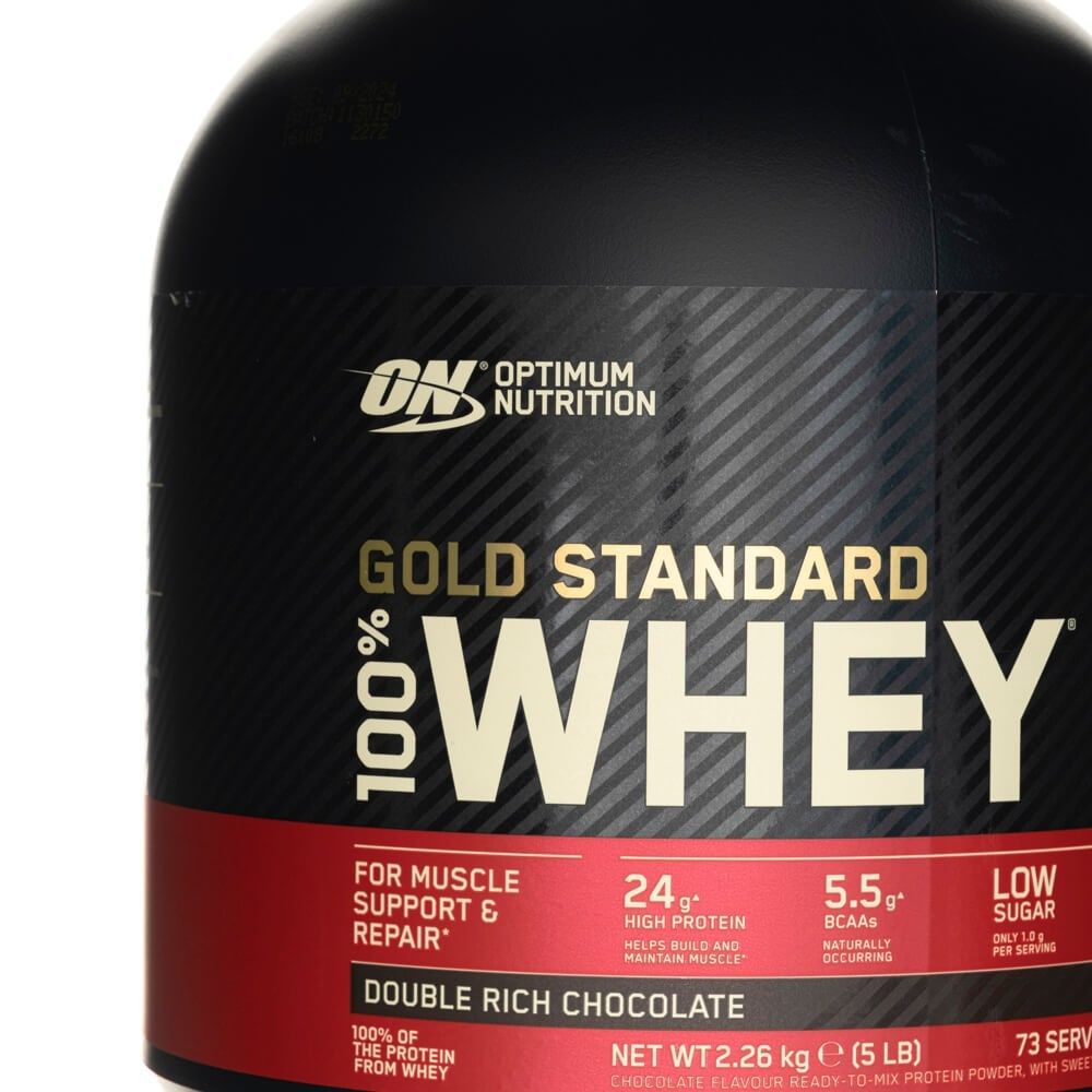 Close-up van de Optimum Nutrition Gold Standard 100% Whey Proteïne pot, Double Rich Chocolate smaak.