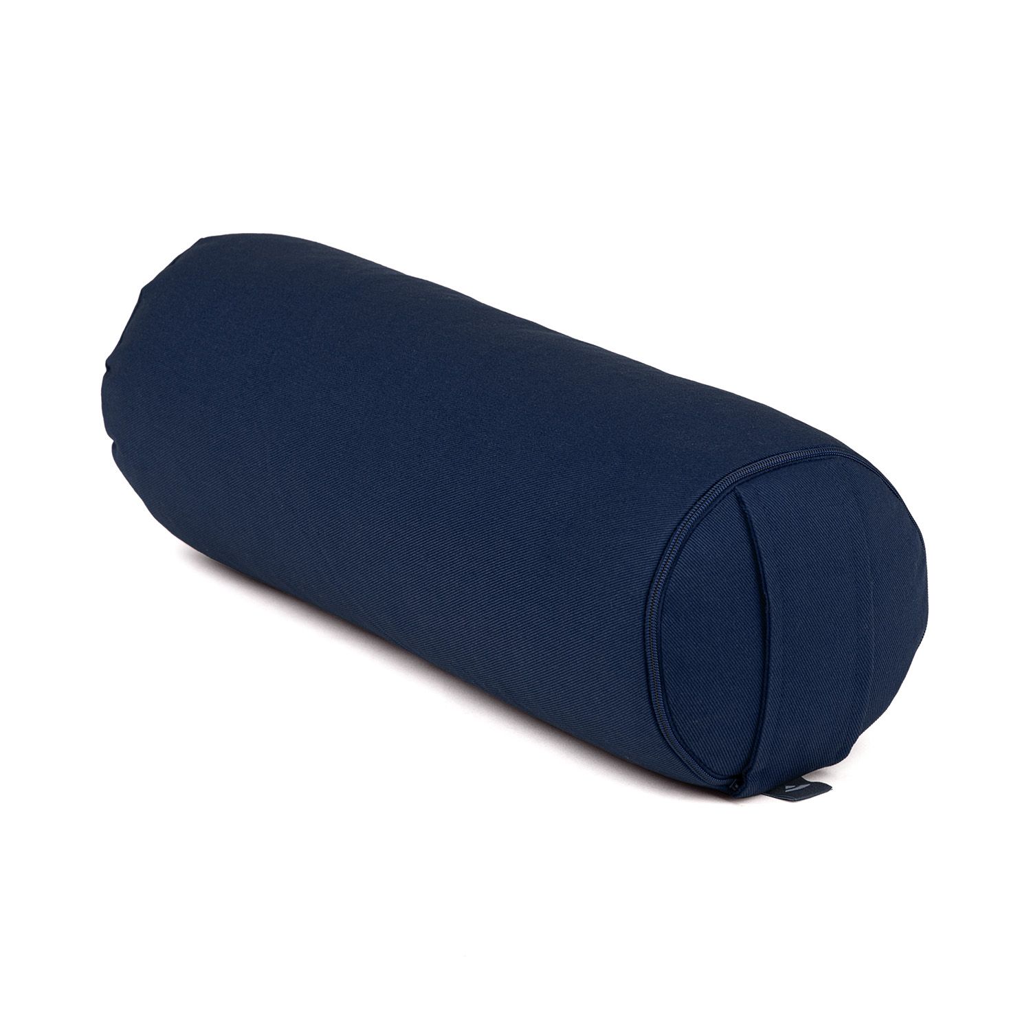Mini-bolster de yoga bleu foncé, cylindrique. Housse en tissu avec fermeture éclair, vue diagonale.