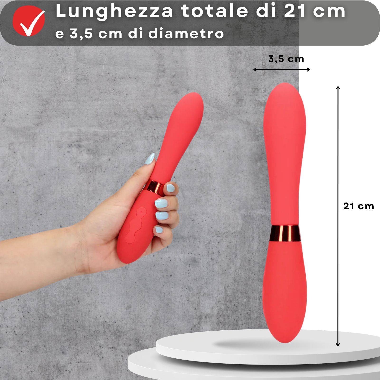 Rode vibrator op de voorgrond, koppel op de achtergrond. Tekst: Totale lengte 21cm, 3,5cm diameter.