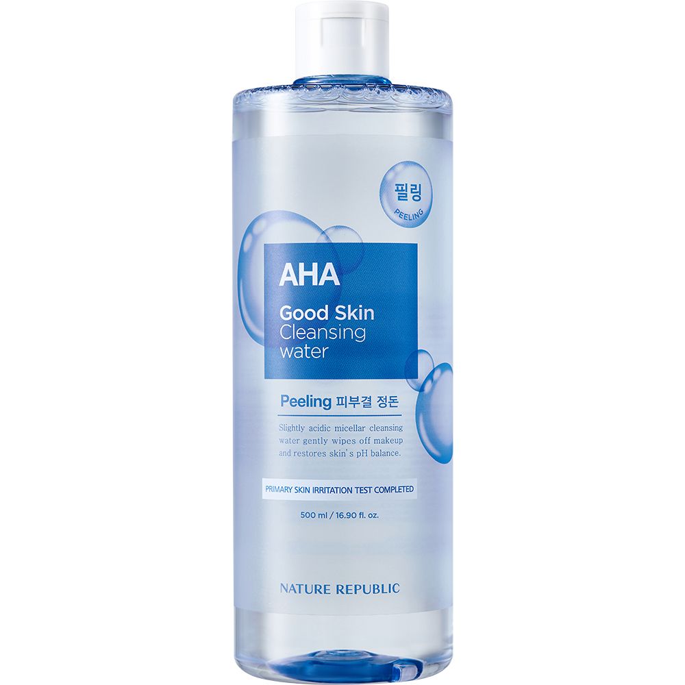 Flacon transparent avec étiquette bleue. Inscription: AHA Good Skin Cleansing Water. Marque: NATURE REPUBLIC. Vue du produit.
