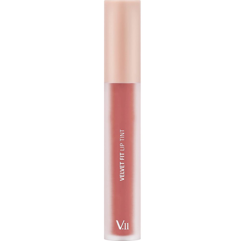 Lip tint in Neutral Beige. Cilindrische vorm met roze deksel. Opschrift: Velvet Fit Lip Tint. Merk: V11.