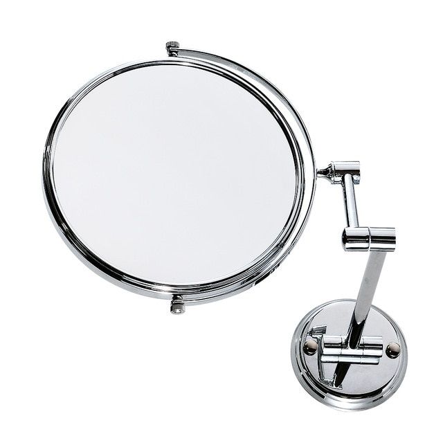 Miroir cosmétique chromé avec bras pivotant, monté au mur.