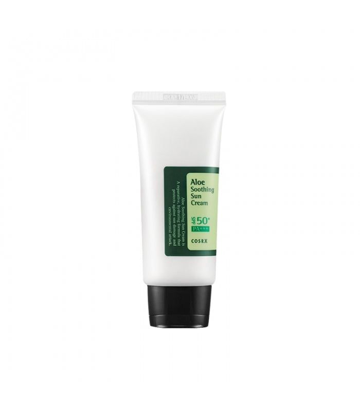 Witte tube met zwarte dop. Etiket met productinformatie. Tekst: Aloe Soothing Sun Cream SPF50+ PA+++.