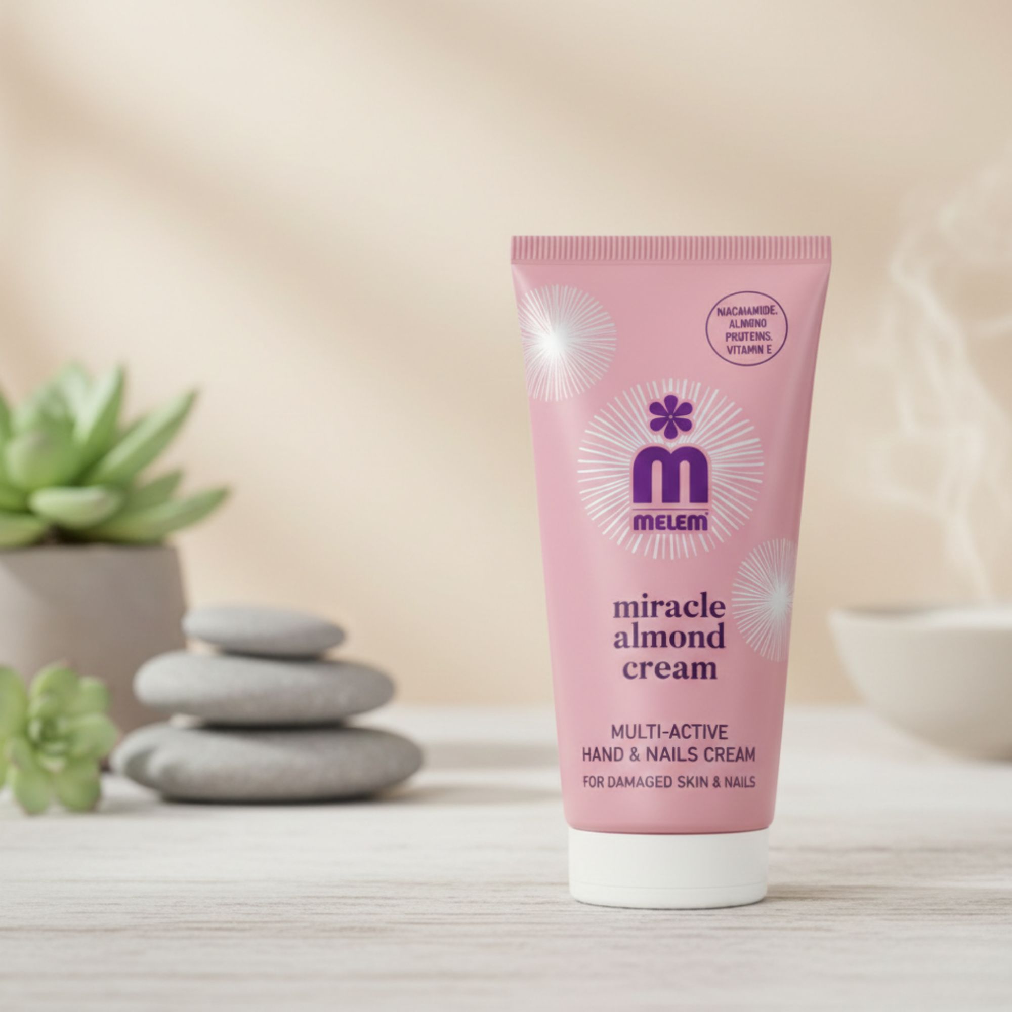 Roze tube "melem miracle almond cream". Tekst: Multi-Active Hand & Nails Cream. Voor beschadigde huid & nagels. Met amandelolie.