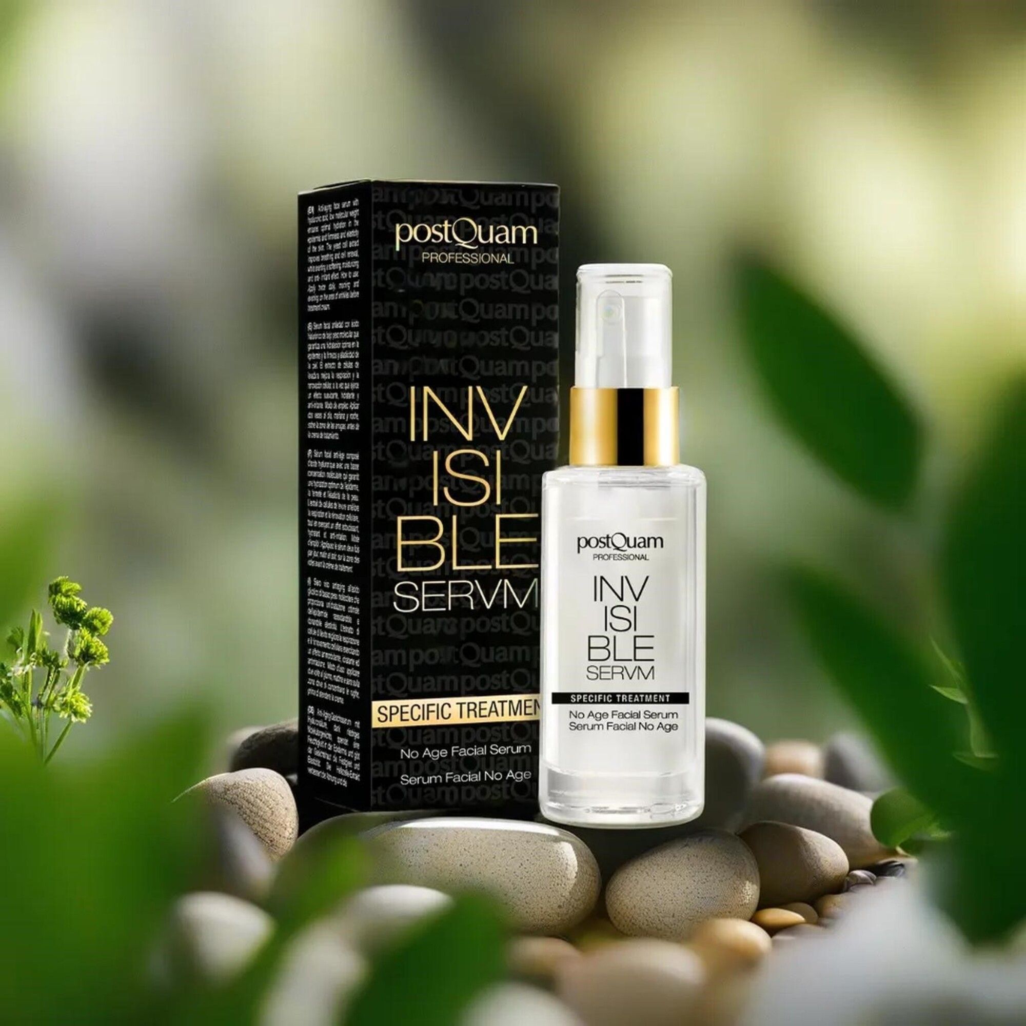 Postquam Invisible gezichtsserum. Fles en verpakking op stenen. Zwarte verpakking met tekst. Productnaam en logo zichtbaar.