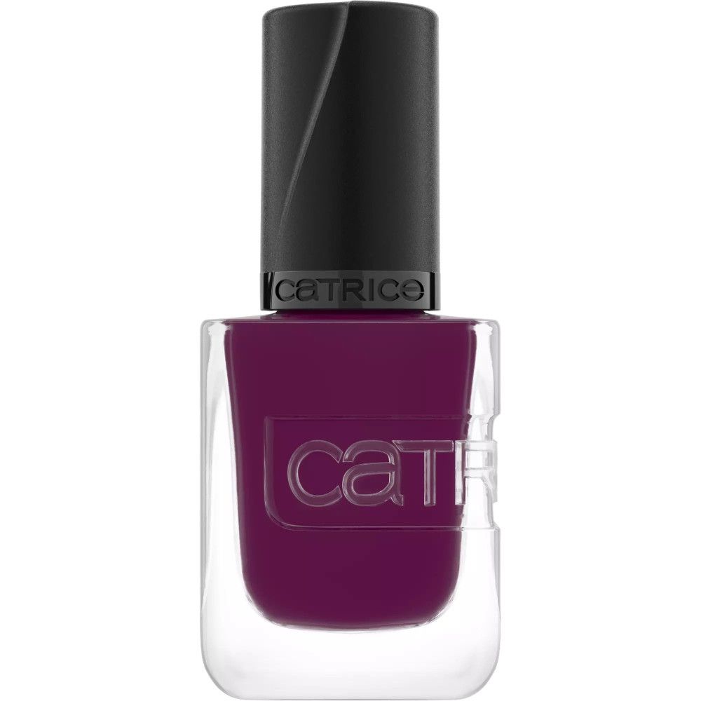 Flacon de vernis à ongles. Vernis violet foncé. Bouchon noir avec lettrage. Flacon transparent avec gaufrage.
