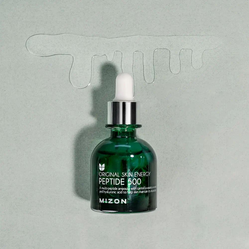Groene glazen fles met pipet en serumspoor. Opschrift: ORIGINAL SKIN ENERGY PEPTIDE 500, MIZON.