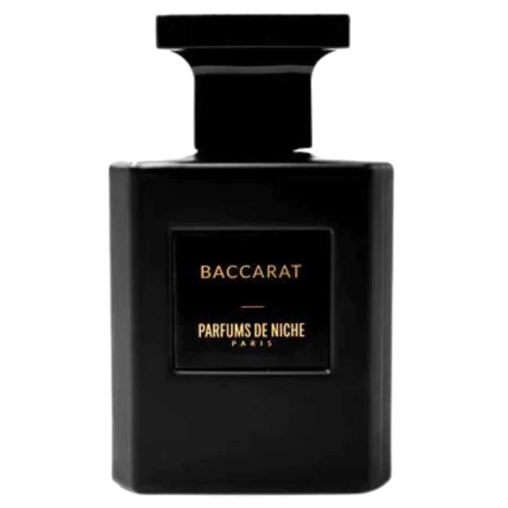 Zwarte fles. Gouden tekst: Baccarat, Parfums de Niche Paris. Rechthoekige vorm, zwarte dop.