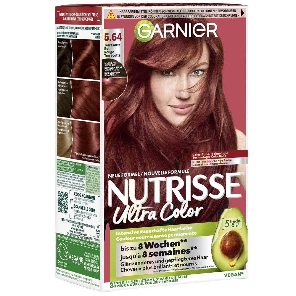 Garnier Nutrisse Ultra Color. Coloration permanente rouge. Femme aux cheveux rouges. Emballage avec avocat et label Vegan.
