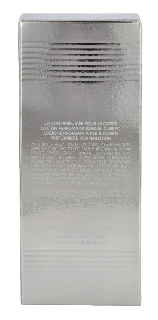 Boîte argentée avec texte. Inscription : Lotion parfumée pour le corps. Ingrédients. Fabriqué en Espagne. Logo Jean Paul Gaultier.