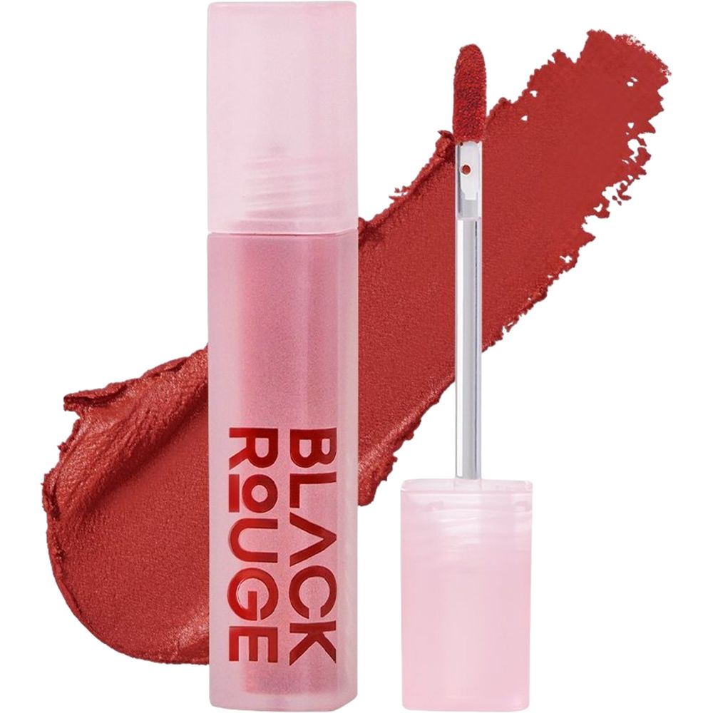 Un tube de gloss avec applicateur et échantillon de couleur. BLACK ROUGE est écrit sur le tube. La couleur est brun-rouge.