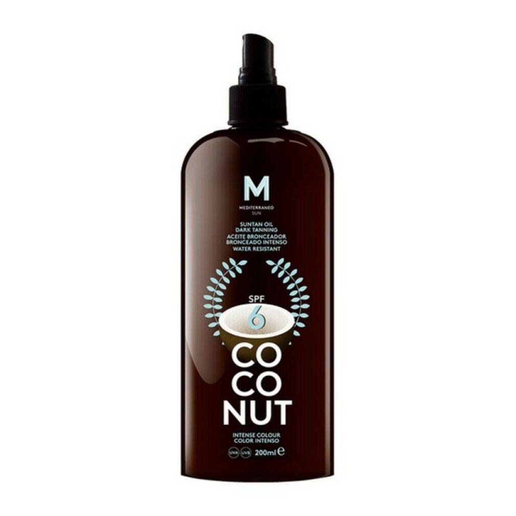 Bruine fles met verstuiver. Opschrift: M, Suntan Oil, Coconut, SPF 6. Waterbestendig. 200ml.